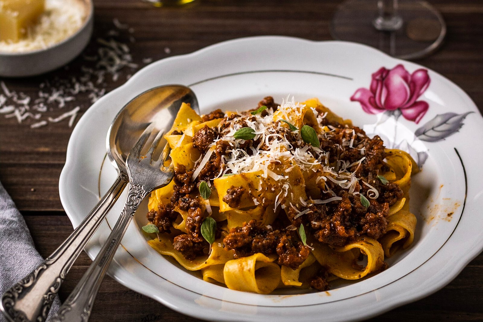 Pappardelle à Bolonhesa: Receita Clássica com Molho Caseiro Saboroso e ...